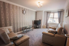 2 Bed Blackburn Village Apt With Wifi & Parking